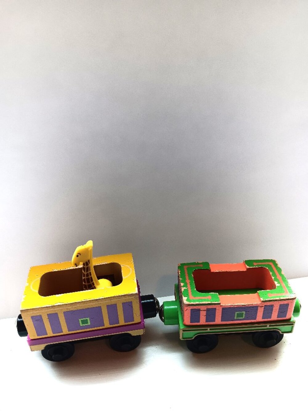 Chuggington Wooden Railway Safari Cars - Yellow Crane Car Giraffe & Green Cargo